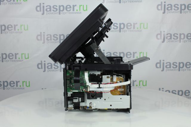 Отсоедините разъем панели управления HP LaserJet Pro M125ra 