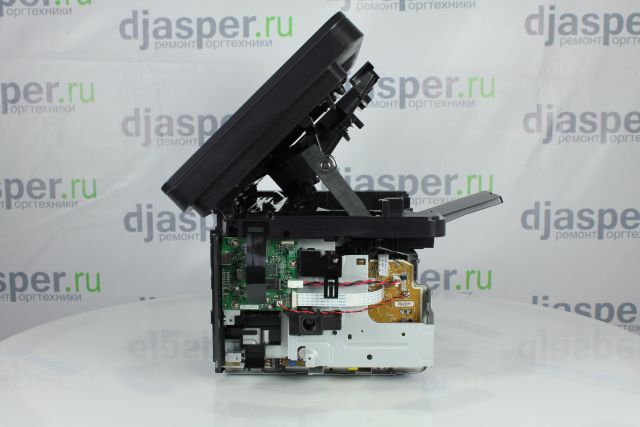 Отсоедините шлейф сканера HP LaserJet Pro M125ra 